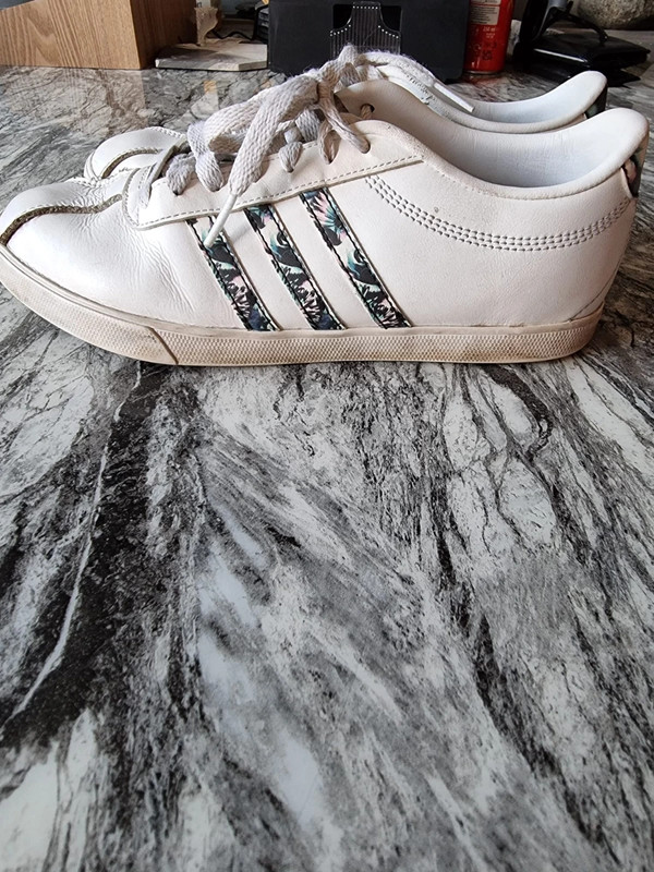 Sensación digerir combate White Adidas Ortholite Float trainers with Floral stripes. UK Size 6 -  Vinted