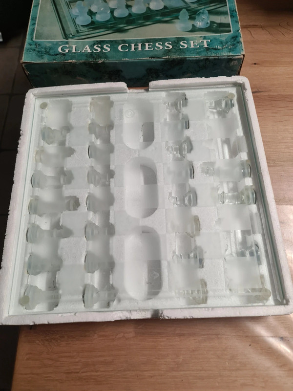 Grand jeu d Échecs en verre 2