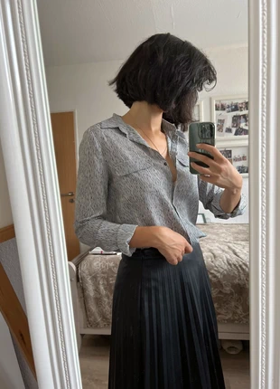 Schwarz/weißes Musterhemd/Bluse 💼, marke: Mango, zustand: Sehr gut, größe: S / 36 / 8, 6,00 €, 7,00 € inklusive Vinted-Käuferschutz