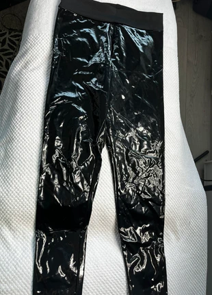 Lakleer pu legging, merk: geen merk, staat: Heel goed, maat: XS / 34 / 6, € 5,00, € 5,95 inclusief Kopersbescherming