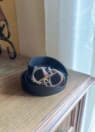 Cintura Y2K in Pelle Nera con Fibbia argentata, marque: y2k, état: Neuf sans étiquette, taille: 105 cm, 6,00 €, 7,00 € Protection acheteurs incluse