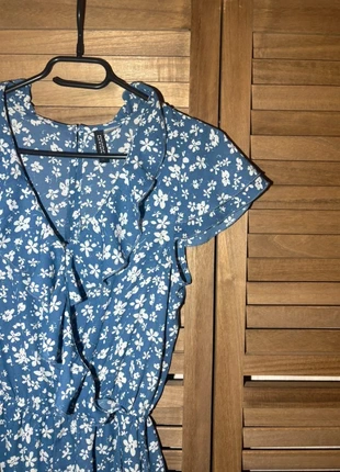 Combishort bleu à fleurs blanche taille 32 XXS, marque: H&M, état: Très bon état, taille: XXS / 32 / 4, 10,00 €, 11,20 € Protection acheteurs incluse