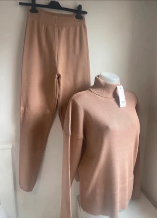 Ensemble pull col roulé et pantalon noir beige Neuf avec étiquette, merk: Boutique Parisienne, staat: Nieuw zonder prijskaartje, maat: Universele maat, € 26,00, € 28,00 inclusief Kopersbescherming