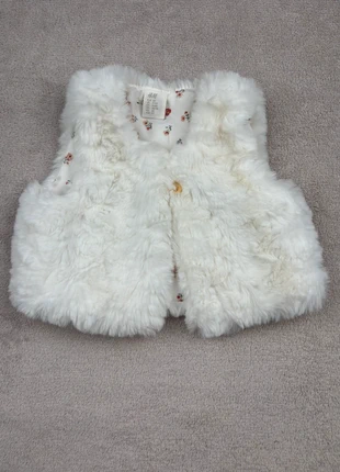 Gilet sans manches en fausse fourrure blanche H&M 6 mois, marca: H&M, estado: Nuevo sin etiquetas, tamaño: 3-6 meses / 62 cm, 4,00 €, 4,90 € Protección al comprador incluida