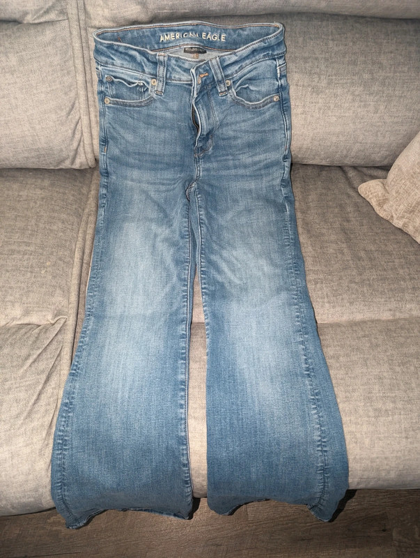 Size 0 American Eagle flare jeans- like new 1