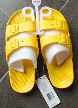 Gele sandalen. Freedom Moses, merk: Freedom Moses, staat: Nieuw met prijskaartje, maat: 40, € 28,00, € 30,10 inclusief Kopersbescherming