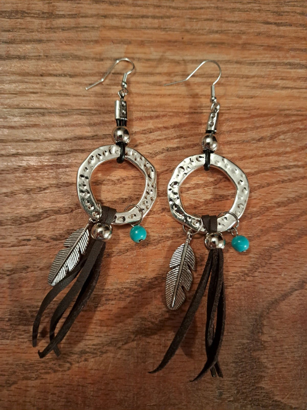 Silver earrings with brown detail and feather charm 1