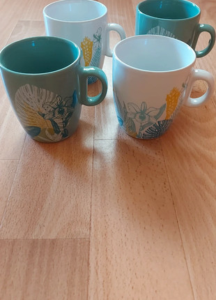 4 mugs neufs