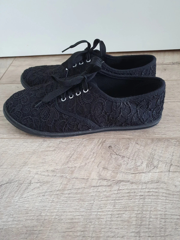 vat Koor Offer Stoffen instappers, platte schoenen, veters, sneaker laag model, Pescara, maat 38 - Vinted vat Koor Offer Stoffen instappers, platte schoenen, veters, sneaker laag model, Pescara, maat 38 - Vinted