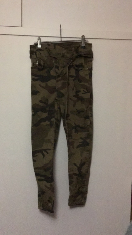 Bershka pantalones camuflaje hotsell