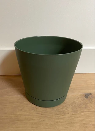 Flower pot 3.1L with drainage compartment, brand: tera italy, condizioni: Nuovo senza cartellino, €7.00, €8.05 include la Protezione acquisti