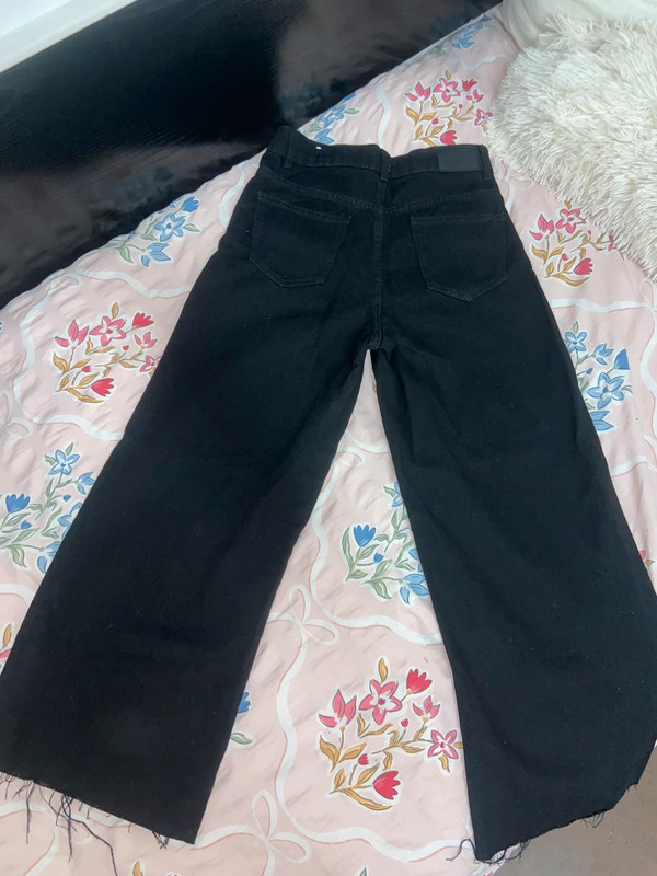 pantalones campana negros mango 1