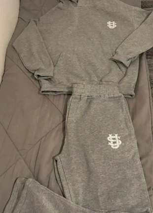 Ensemble gris taille M streetwear, marke: y2k, zustand: Neu, größe: M, 29,90 €, 32,10 € inklusive Vinted-Käuferschutz