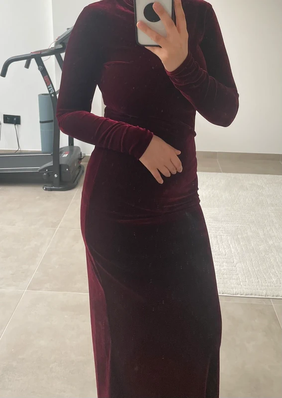 Robe de soirée moulante en velours - photo numéro 3