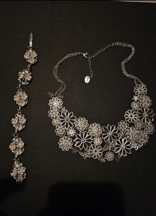 silver flower jewellery set, brand: Claire's, condition: New without tags, £8.99, £10.14 includes Buyer Protection