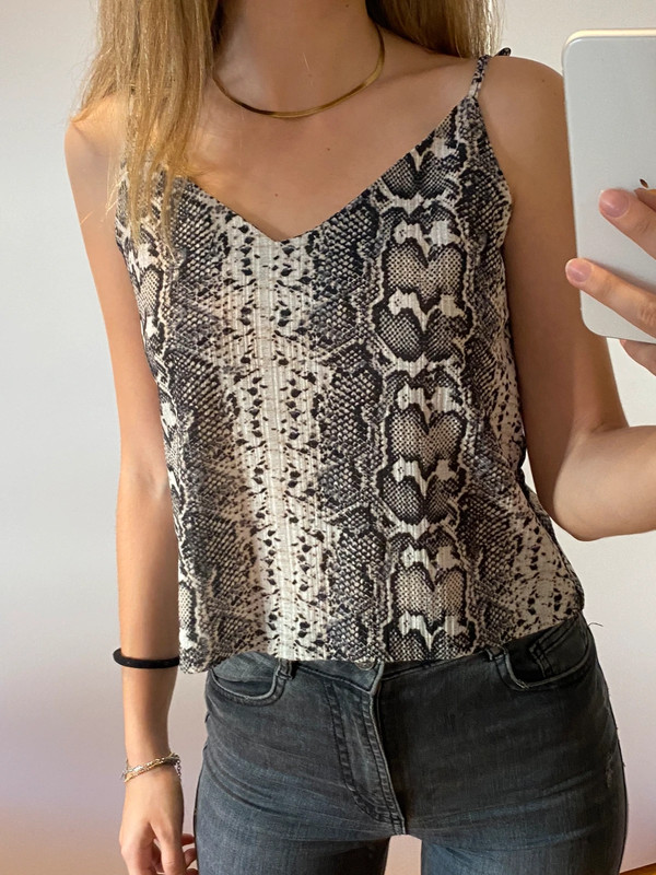 Blusa de tirantes con estampado reptil 1