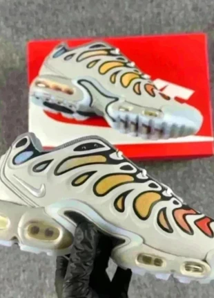 Chaussures TN Air Max Plus Drift Nike Light Smoke Grey/Light Armory Blue/Sail/Noir Taille 42,5 Neuf, merk: Nike, staat: Nieuw met prijskaartje, maat: 42.5, € 114,90, € 121,35 inclusief Kopersbescherming