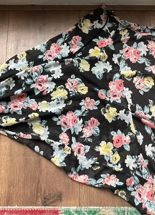 y2k / Guess stripeless flower dress, brand: GUESS, condizioni: Nuovo senza cartellino, taglia: M / IT 42 / EU 38, €20.00, €21.70 include la Protezione acquisti