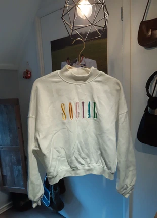 witte trui - "social", merk: H&M, staat: Goed, maat: S / 36 / 8, € 6,00, € 7,00 inclusief Kopersbescherming