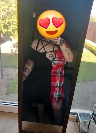 Rood zwart jurkje pentagram cut out, marque: Shein Curve, état: Neuf sans étiquette, taille: XXXL / 46 / 18, 7,50 €, 8,58 € Protection acheteurs incluse