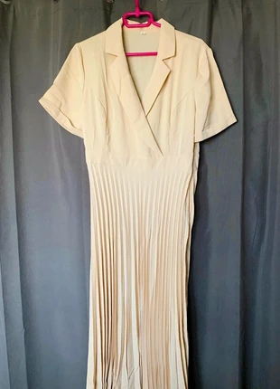 Robe crème T40 col officier et jupe plissée fluide, style élégant et intemporel, brand: Shein, condition: New without tags, size: L / 40 / 12, €15.00, €16.45 includes Buyer Protection