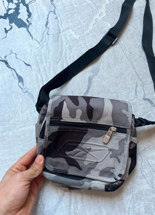 Reebok Crossbody Slingbag Y2K, merk: Reebok, staat: Heel goed, € 24,00, € 25,90 inclusief Kopersbescherming Pro