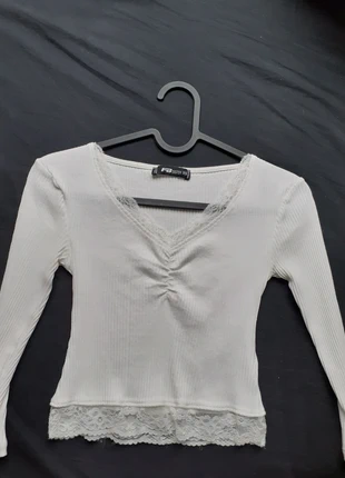 Blouse blanche décolletée , marque: New Yorker, état: Très bon état, taille: XS / 34 / 6, 5,00 €, 5,95 € Protection acheteurs incluse