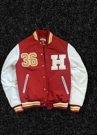 Harvard University x Pull & Bear Varsity Jacket XS streetwear Red White good as new winter, marque: Pull & Bear, état: Neuf sans étiquette, taille: XS, 20,00 €, 21,70 € Protection acheteurs incluse