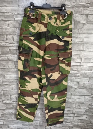🪷Pantalon camouflage -Bershka - taille à plat 34 - longueur 92 - coton elasthanne, marque: Bershka, état: Très bon état, taille: XS / 34 / 6, 6,00 €, 7,00 € Protection acheteurs incluse