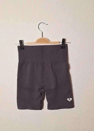 Short Women's Best taille XS couleur gris, marke: Women's Best, zustand: Sehr gut, größe: XS / 34 / 6, 13,00 €, 14,35 € beinhaltet Vinted-Käuferschutz Pro