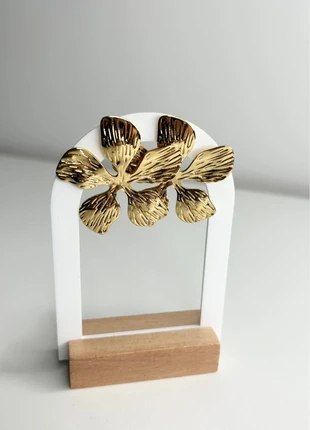 Boucle d’oreille grosse fleur, merk: Fleur, staat: Nieuw zonder prijskaartje, € 4,50, € 5,43 inclusief Kopersbescherming