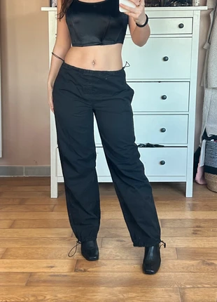 Low waisted zwarte parachute broek, marke: Vintage Dressing, zustand: Gut, größe: XS / 34 / 6, 5,00 €, 5,95 € inklusive Vinted-Käuferschutz