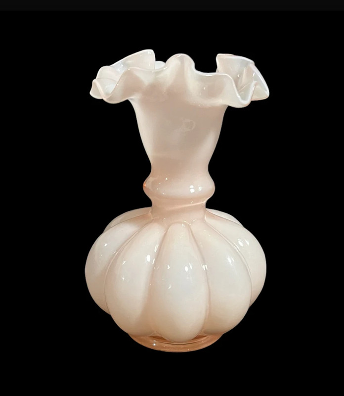 Gorgeous Vintage Find! 1940s Fenton Dusty Rose Vase with Crimped Ruffle 2