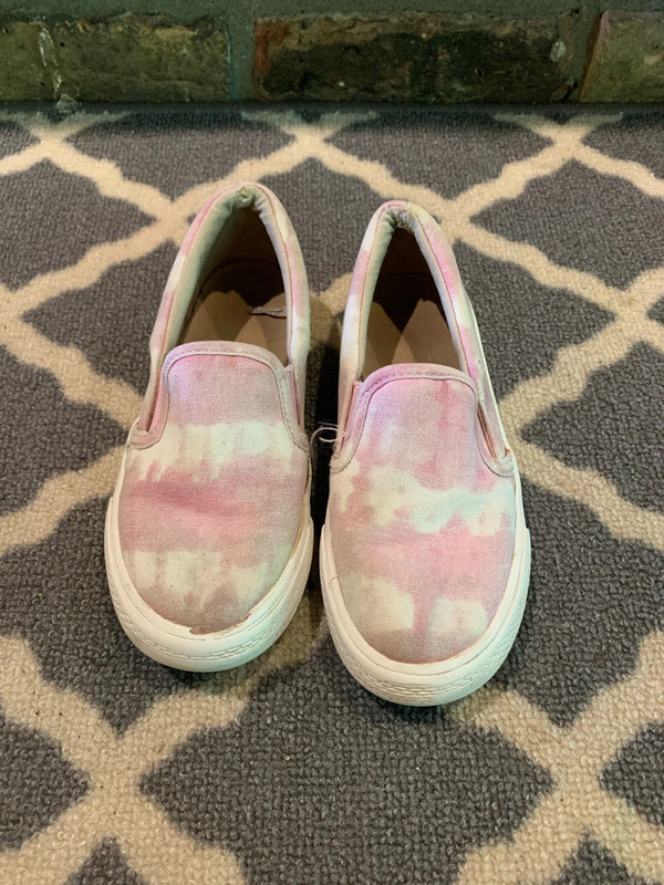 Girls size 13 tie dye shoes 1