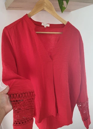 Blouse manches longues effet broderie rouge kilky taille M, marke: Kilky, zustand: Neu, größe: M / 38 / 10, 15,00 €, 16,45 € inklusive Vinted-Käuferschutz