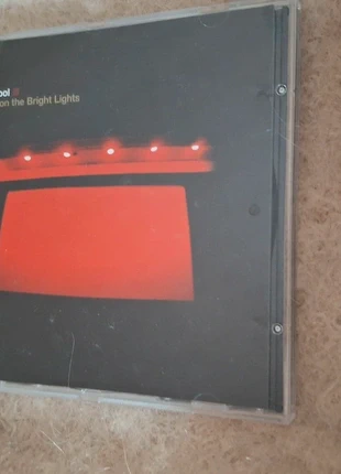 Interpol       turn on the bright Light  
1 Cd   2002 Matador 1er album post punk, estado: Muito bom, €9.50, €10.68 inclui Proteção do Comprador