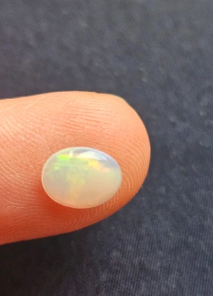 Opal cabochon wit, merk: Opal, staat: Nieuw met prijskaartje, € 12,00, € 13,30 inclusief Kopersbescherming
