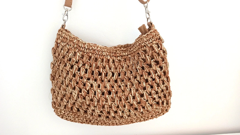 Bolso bandolera o hombro rafia