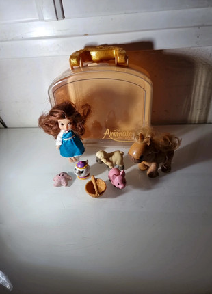Coffret poupée Disney Animators Princesse Belle - La Belle et le bete