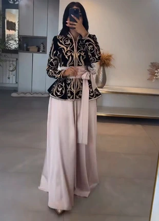 Grande taille karakou avec jupe et ceinture : taille 46, marque: CHIC, état: Neuf sans étiquette, taille: XXXL / 46 / 18, 98,00 €, 103,60 € Protection acheteurs (Pro) incluse
