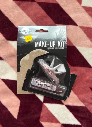 Fake Blood + Halloween Face Prop Kit, marca: NO LABEL, estado: Novo sem etiquetas, tamanho: Tamanho único, €1.00, €1.75 inclui Proteção do Comprador
