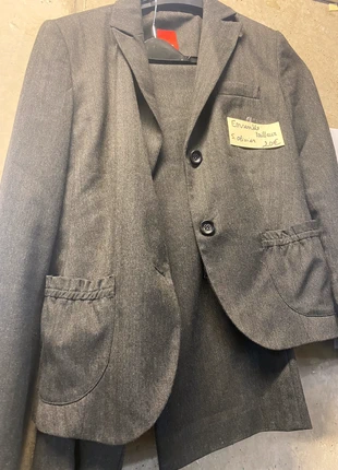 Tailleur gris , marque: s.Oliver, état: Très bon état, taille: L / 40 / 12, 15,00 €, 16,45 € Protection acheteurs incluse