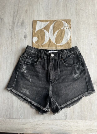Short en jean noir Zara 11 and/Black denim shorts/Vaqueros cortos negros, marque: Zara, état: Très bon état, taille: 11 ans / 146 cm, 4,75 €, 5,69 € Protection acheteurs incluse
