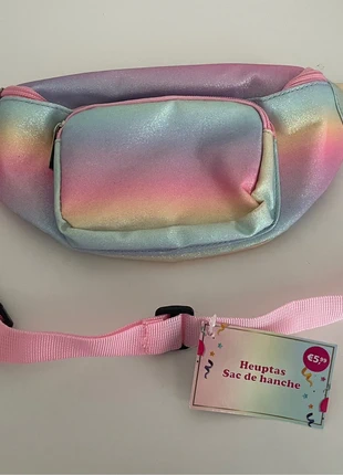 Wibra pastel regenboog fannybag, merk: Wibra, staat: Nieuw met prijskaartje, € 3,00, € 3,85 inclusief Kopersbescherming