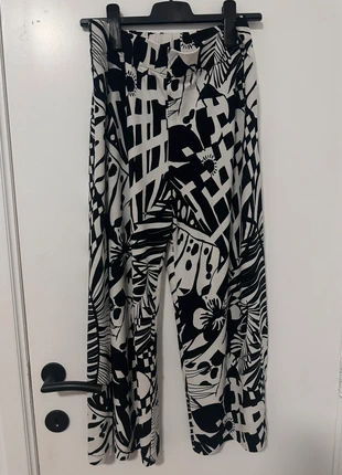 Pantalon évasé à motif , taille unique, brand: NO LABEL, condizioni: Ottime, taglia: Taglia unica, €4.00, €4.90 include la Protezione acquisti