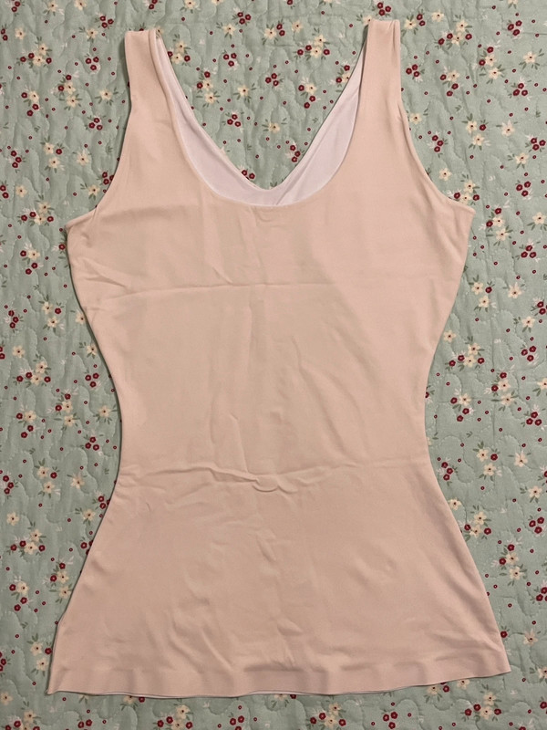 4-in-1 form fitting tank top 1