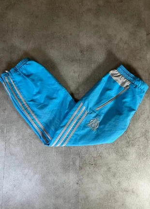Jogging de football de L’OM LDC enfant / taille 9-10 ans / très bon état / bleu claire et blanc, marque: adidas, état: Très bon état, taille: 10 ans / 140 cm, 15,00 €, 16,45 € Protection acheteurs incluse