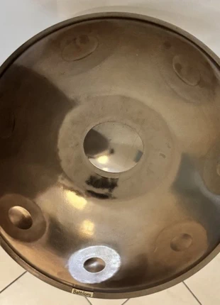 Battiloro Handpan(Italy-Made) + Case + Metal stand, marke: Battiloro, zustand: Sehr gut, 1 400,00 €, 1 470,70 € inklusive Vinted-Käuferschutz