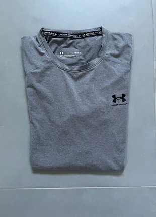 T-shirt Under Armour Gris, merk: Under Armour, staat: Heel goed, maat: L, € 15,00, € 16,45 inclusief Kopersbescherming