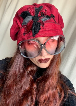 Bonnet rouge broderies Witchcore Whimsical vintage Forestcore, marque: Vintage Dressing, état: Bon état, taille: Taille unique, 18,00 €, 19,60 € Protection acheteurs (Pro) incluse